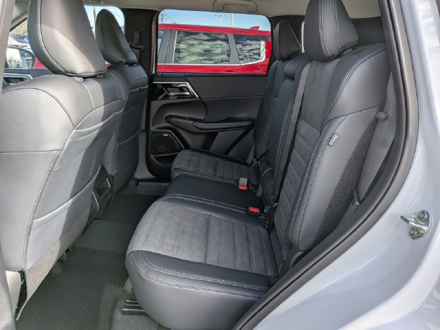 New 2026 Mitsubishi Outlander SE FWD image 26