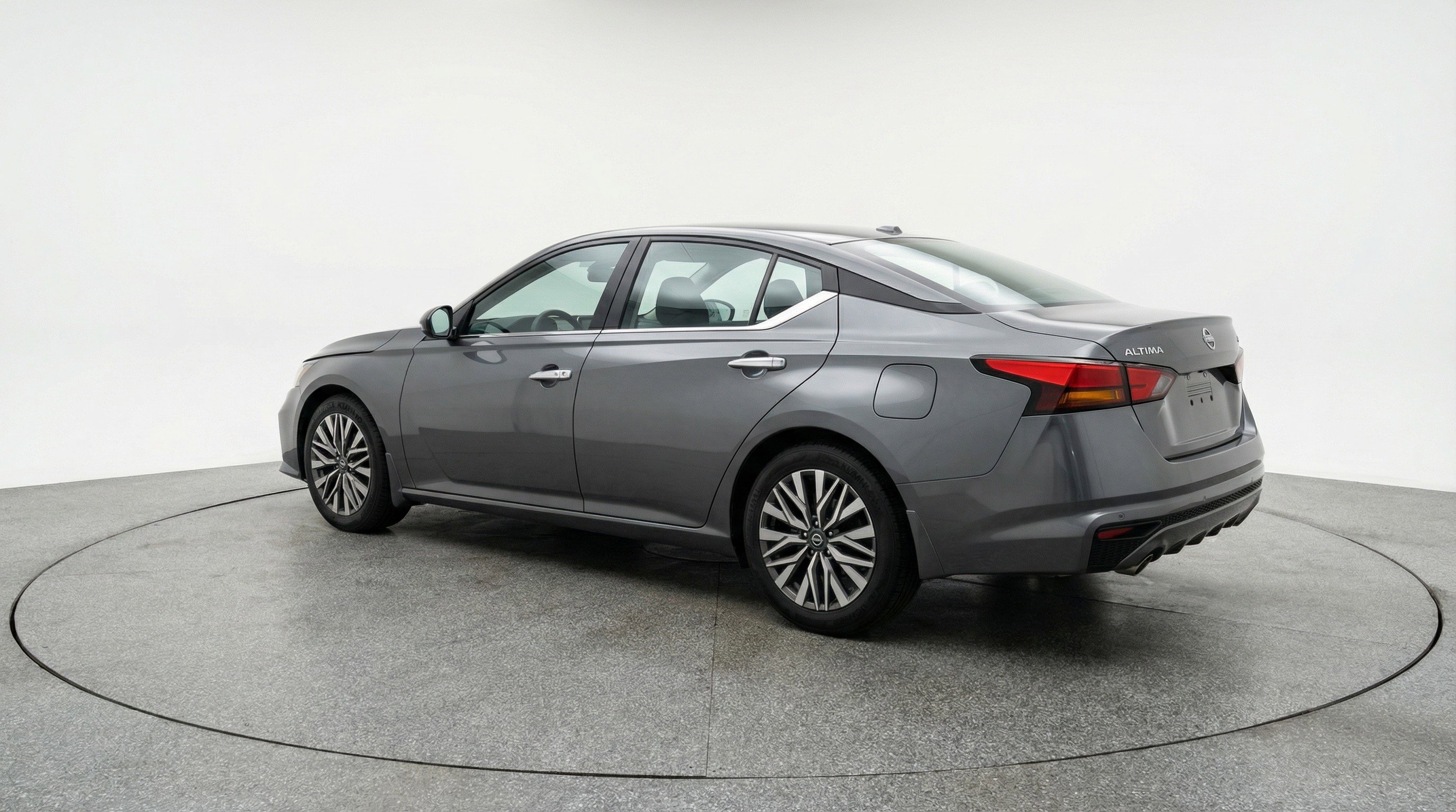 Used 2025 Nissan Altima 2.5 SV image 6