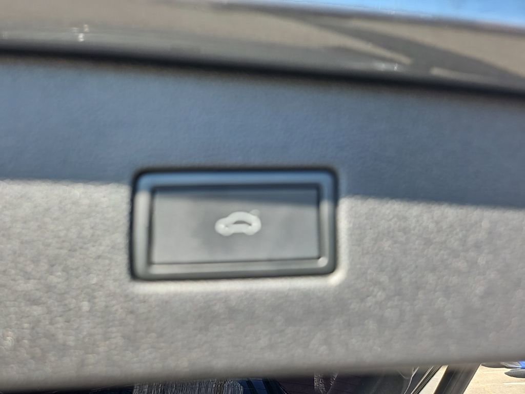 Certified 2023 Volkswagen Tiguan SE R-Line image 14