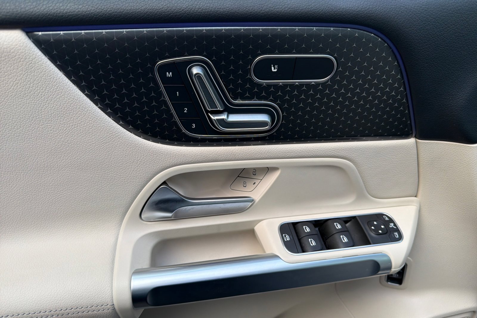 Certified 2025 Mercedes-Benz GLB 250 image 11