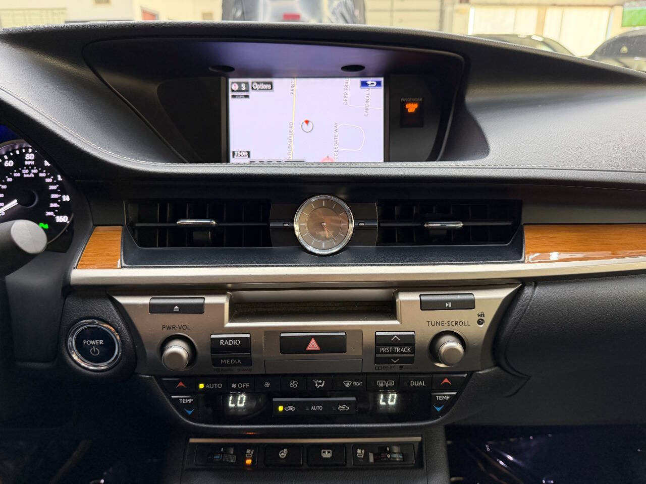 Used 2015 Lexus ES 300h w/ Navigation System Package FWD image 27