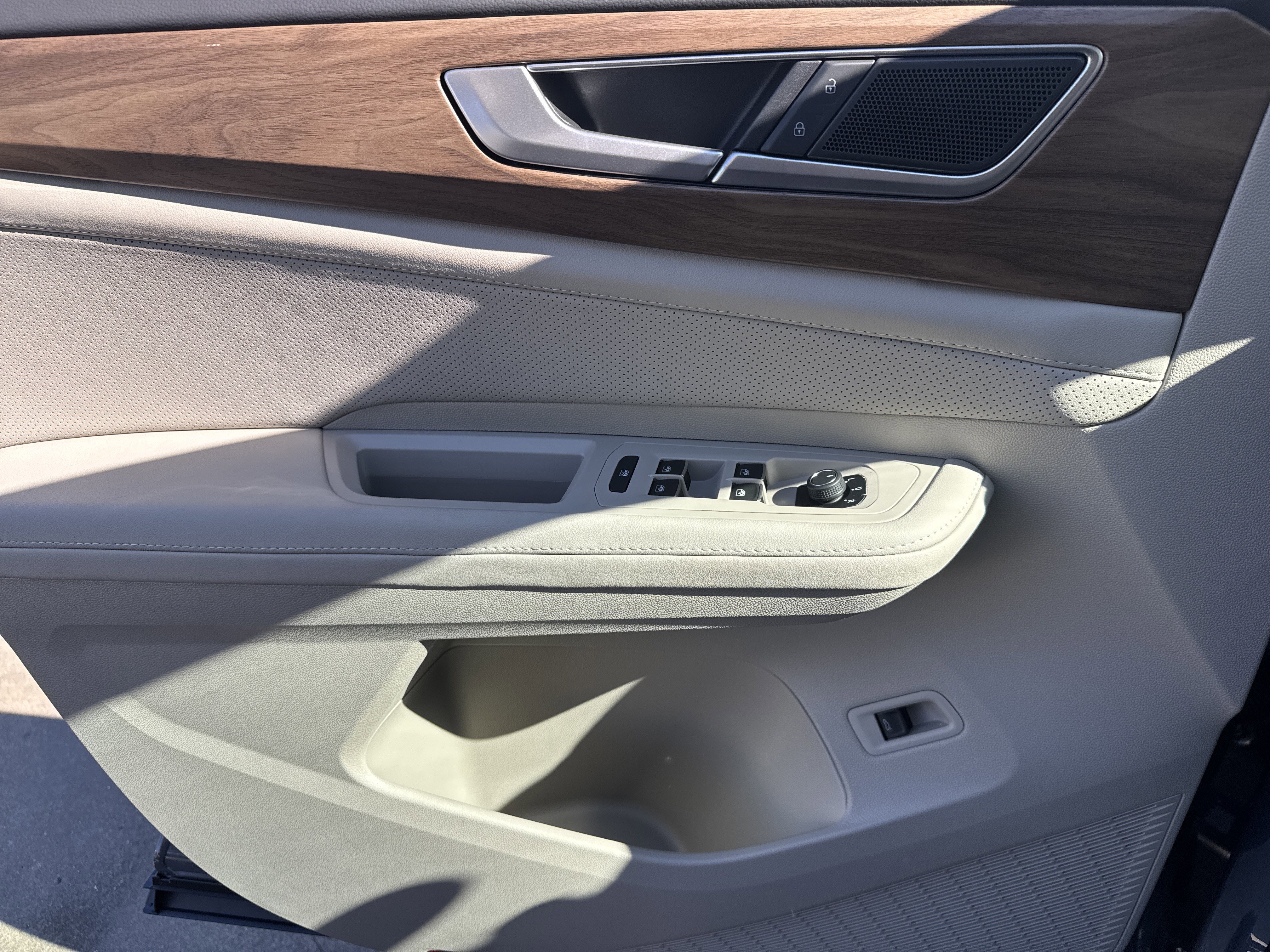 New 2026 Volkswagen Atlas SE image 8