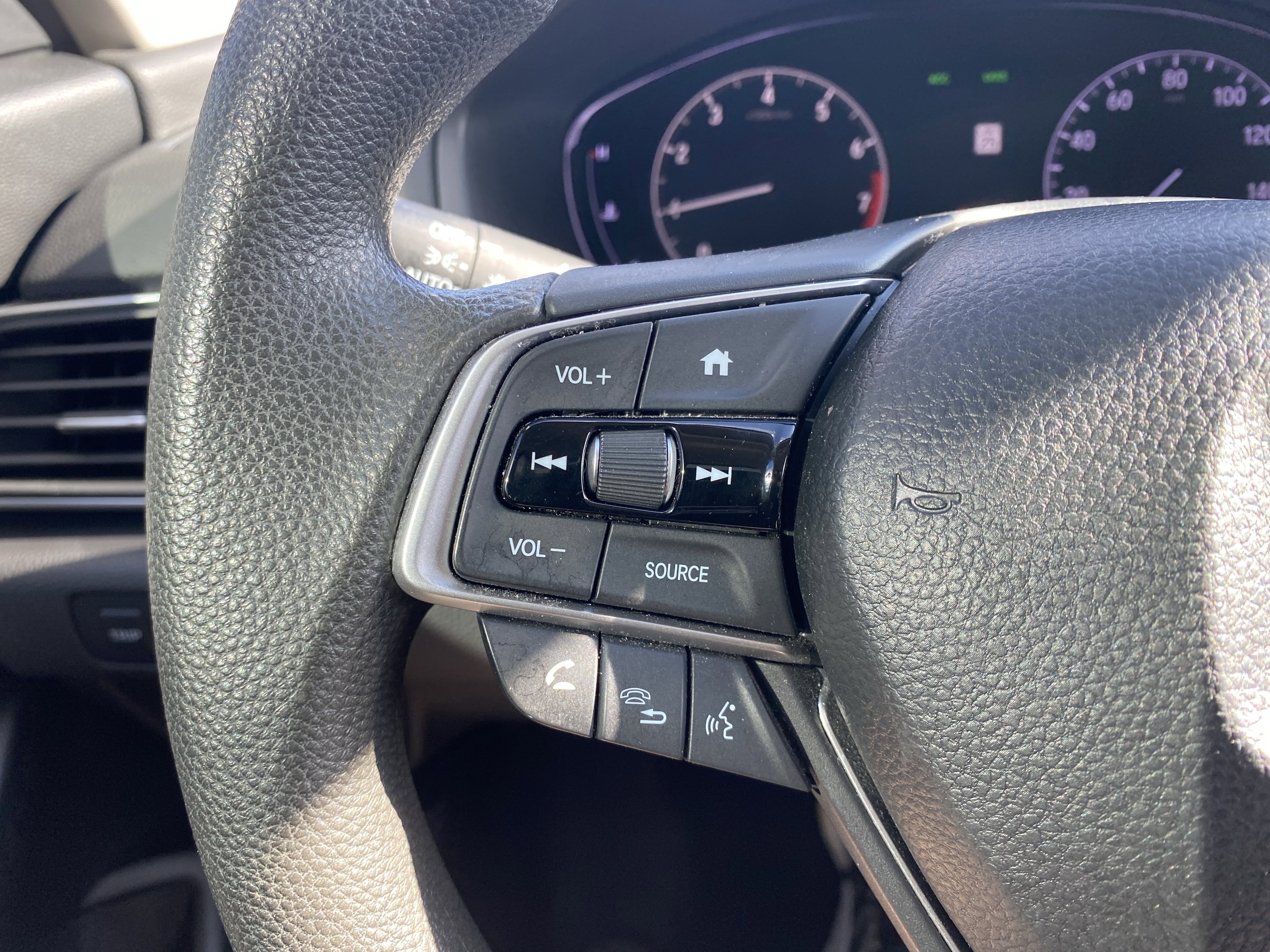 Used 2018 Honda Accord LX image 18