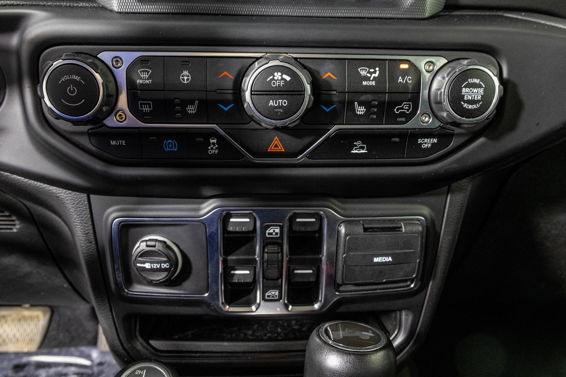 Used 2023 Jeep Wrangler Unlimited Sahara w/ Cold Weather Group AWD/4WD image 27