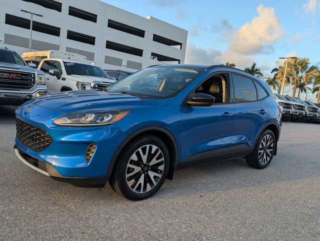 Used 2020 Ford Escape SE Sport image 3