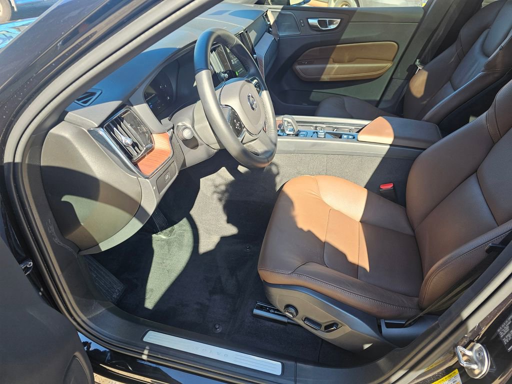 Certified 2024 Volvo XC60 B5 Plus image 18