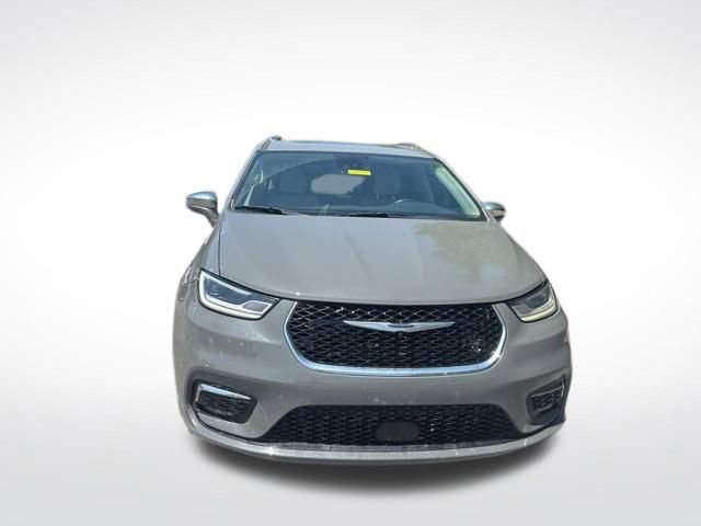 Used 2021 Chrysler Pacifica Limited AWD/4WD image 8