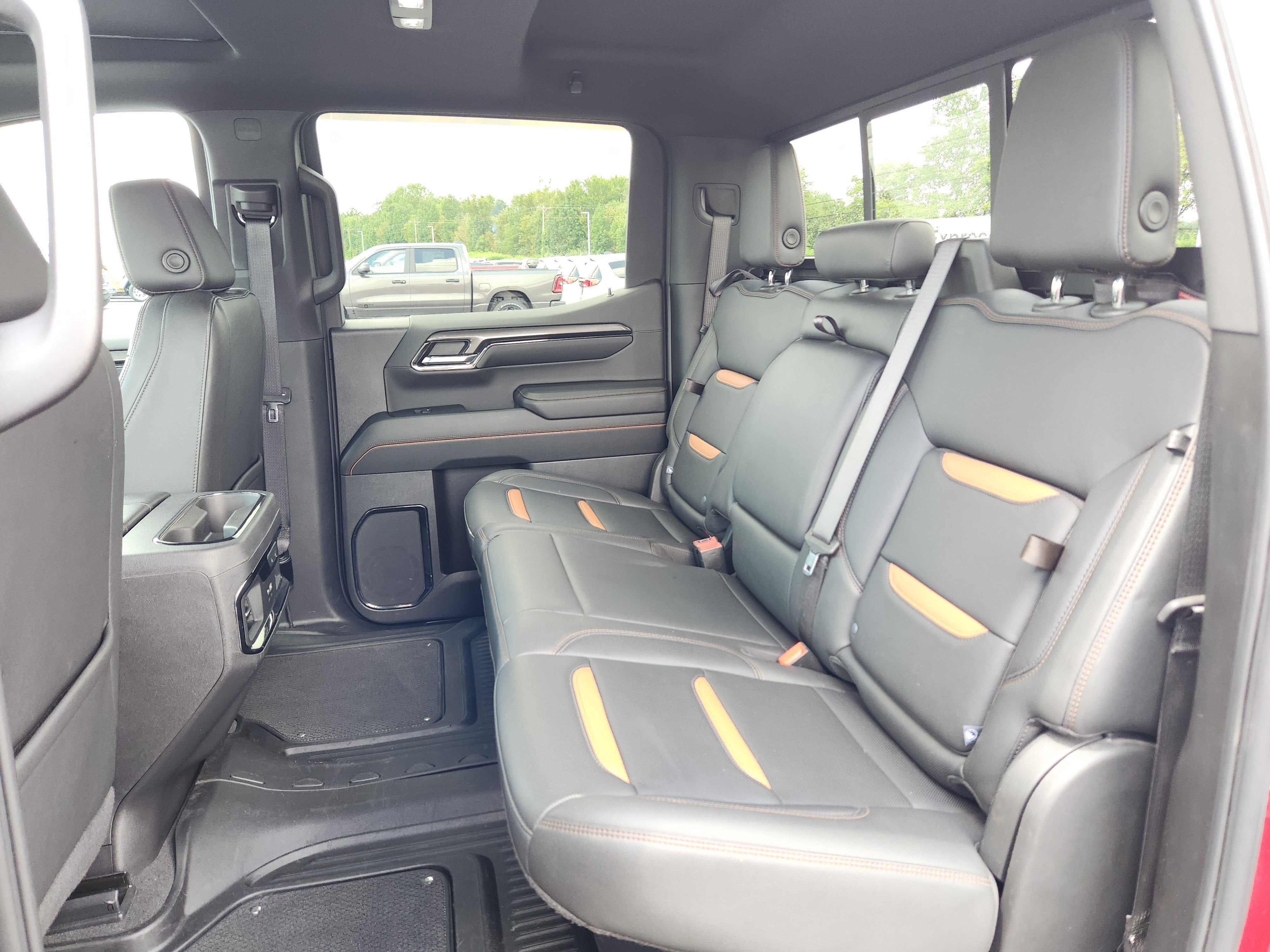 Used 2024 GMC Sierra 1500 AT4 w/ Technology Package AWD/4WD image 11