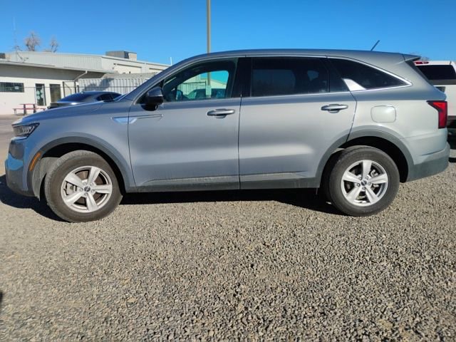 Used 2023 Kia Sorento LX image 2