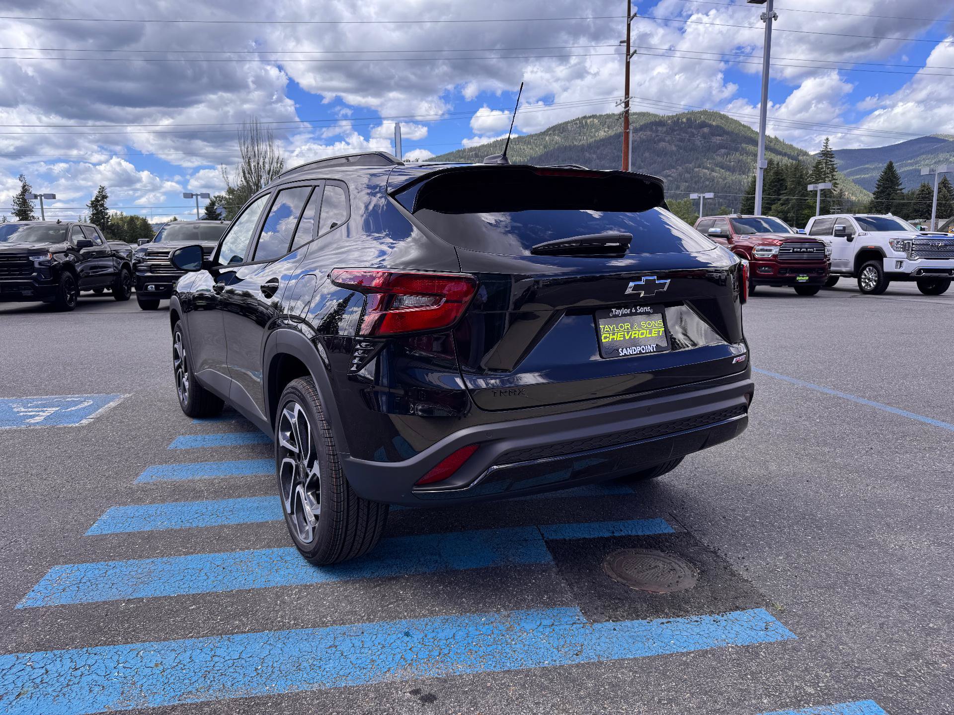 New 2026 Chevrolet Trax RS w/ Driver Confidence Package FWD image 5