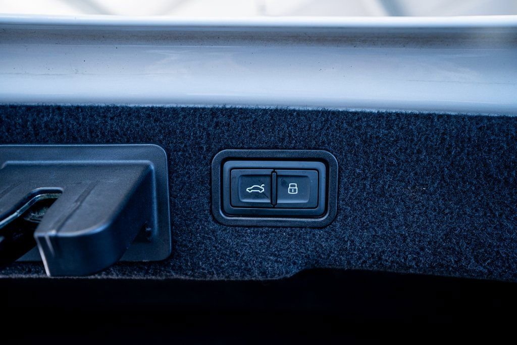 Used 2020 Audi S8 L w/ S8 Executive Package image 65