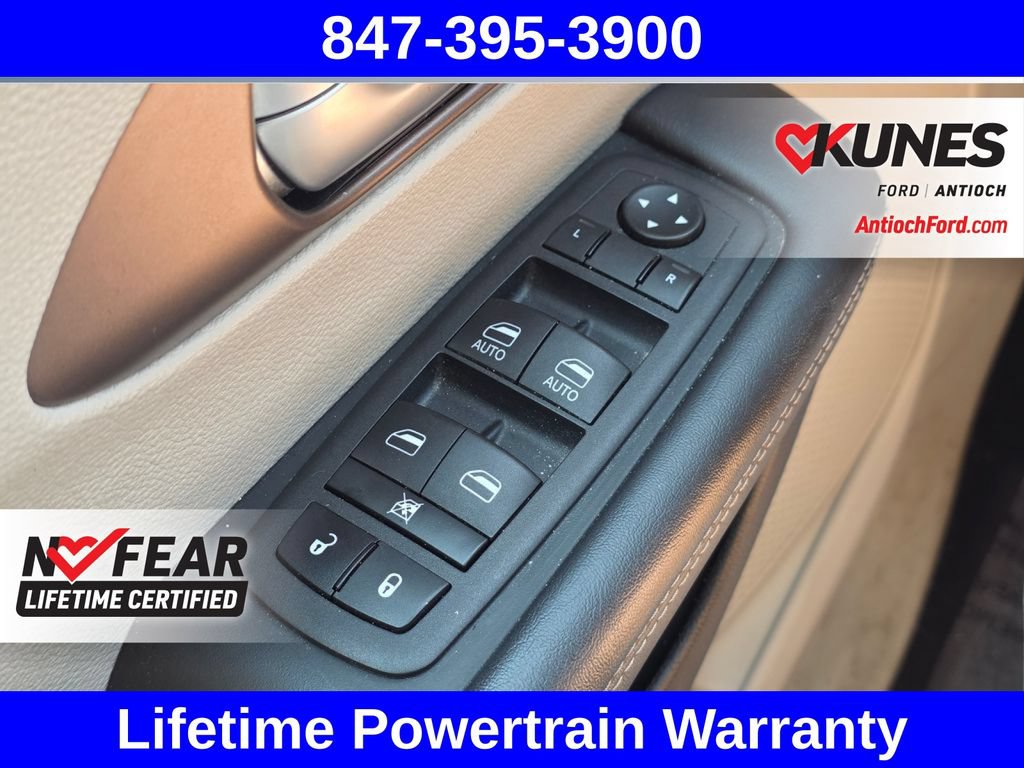 Used 2023 Chrysler Voyager LX FWD image 39
