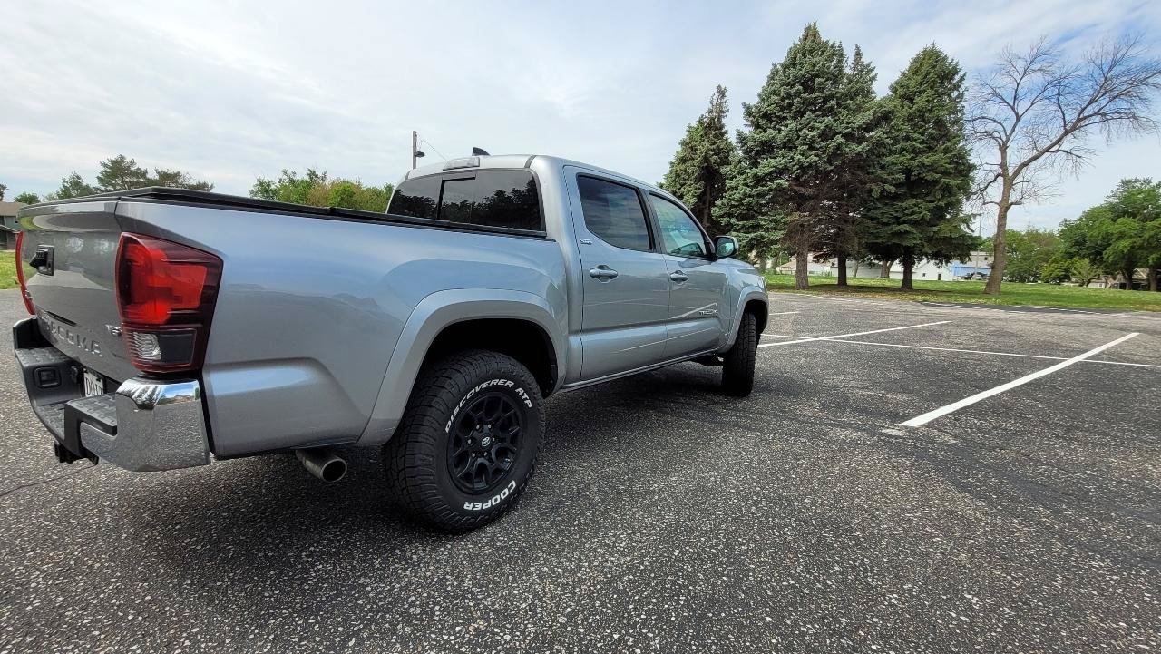 Used 2020 Toyota Tacoma SR5 AWD/4WD image 7