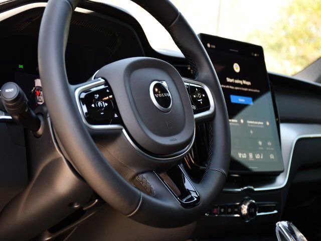New 2026 Volvo XC60 B5 Ultra w/ Protection Package Premier AWD/4WD image 12