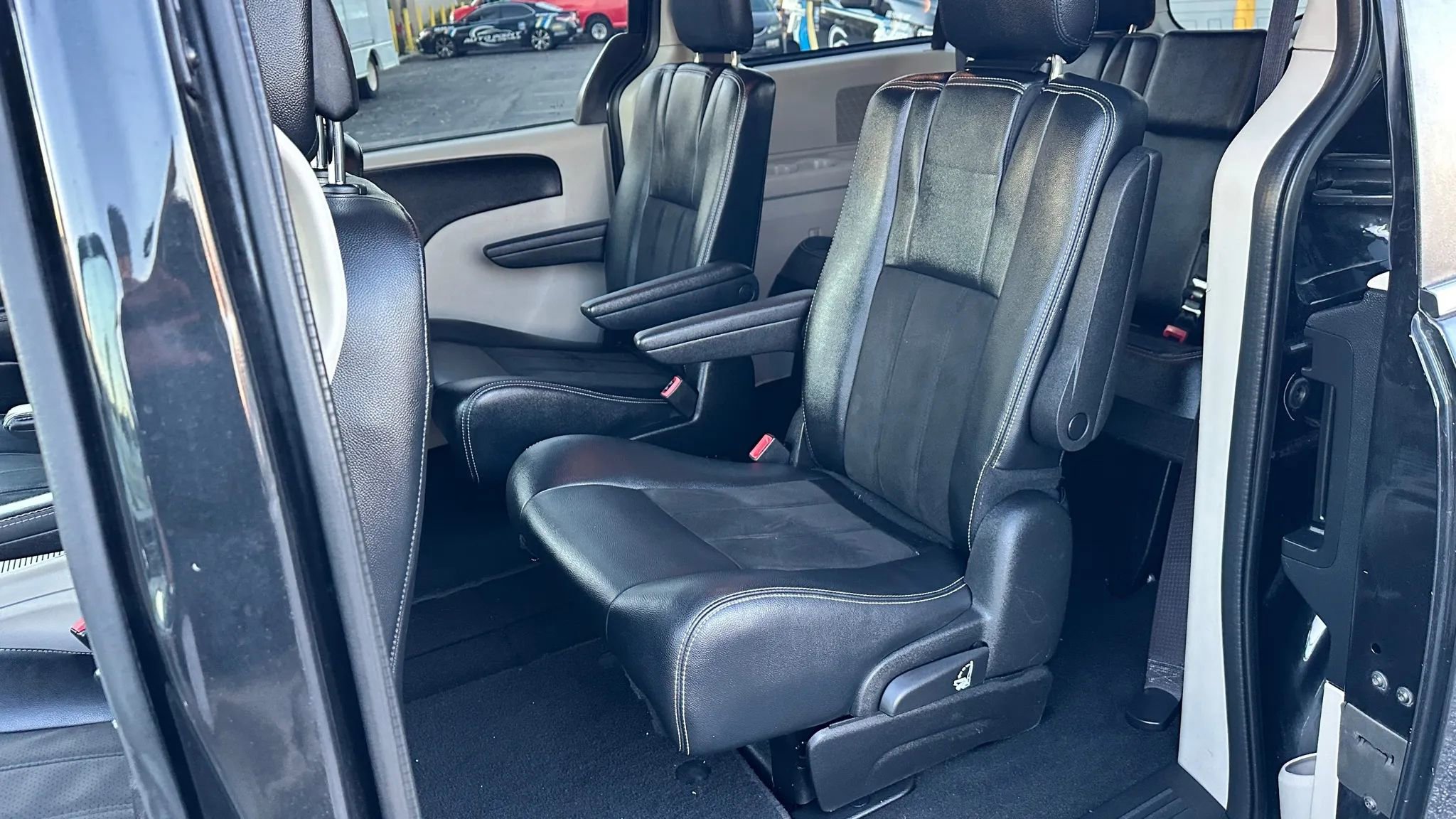 Used 2019 Dodge Grand Caravan SXT image 19