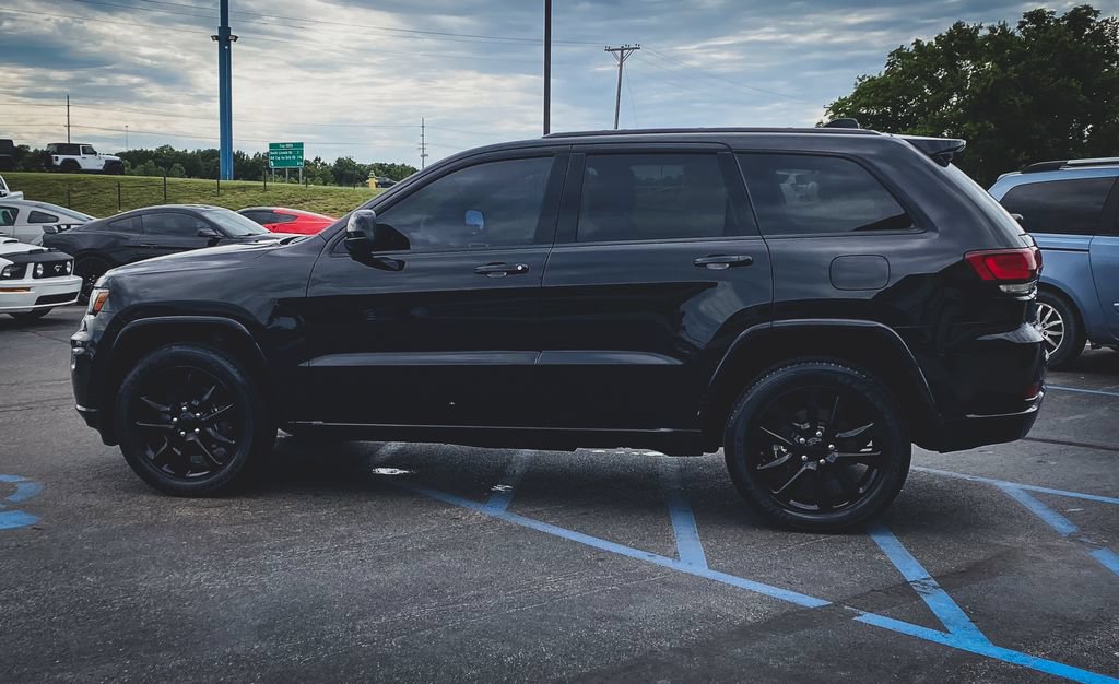 Used 2021 Jeep Grand Cherokee Laredo X AWD/4WD image 7