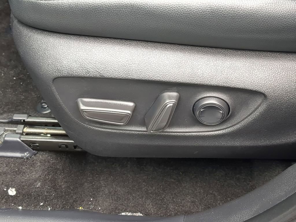 Used 2025 Toyota Grand Highlander AWD image 14