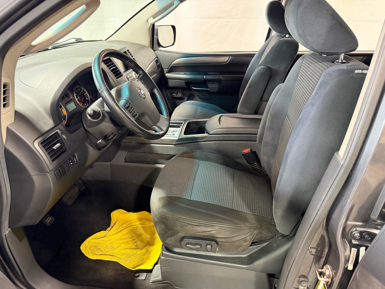 Used 2010 Nissan Armada SE AWD/4WD image 24