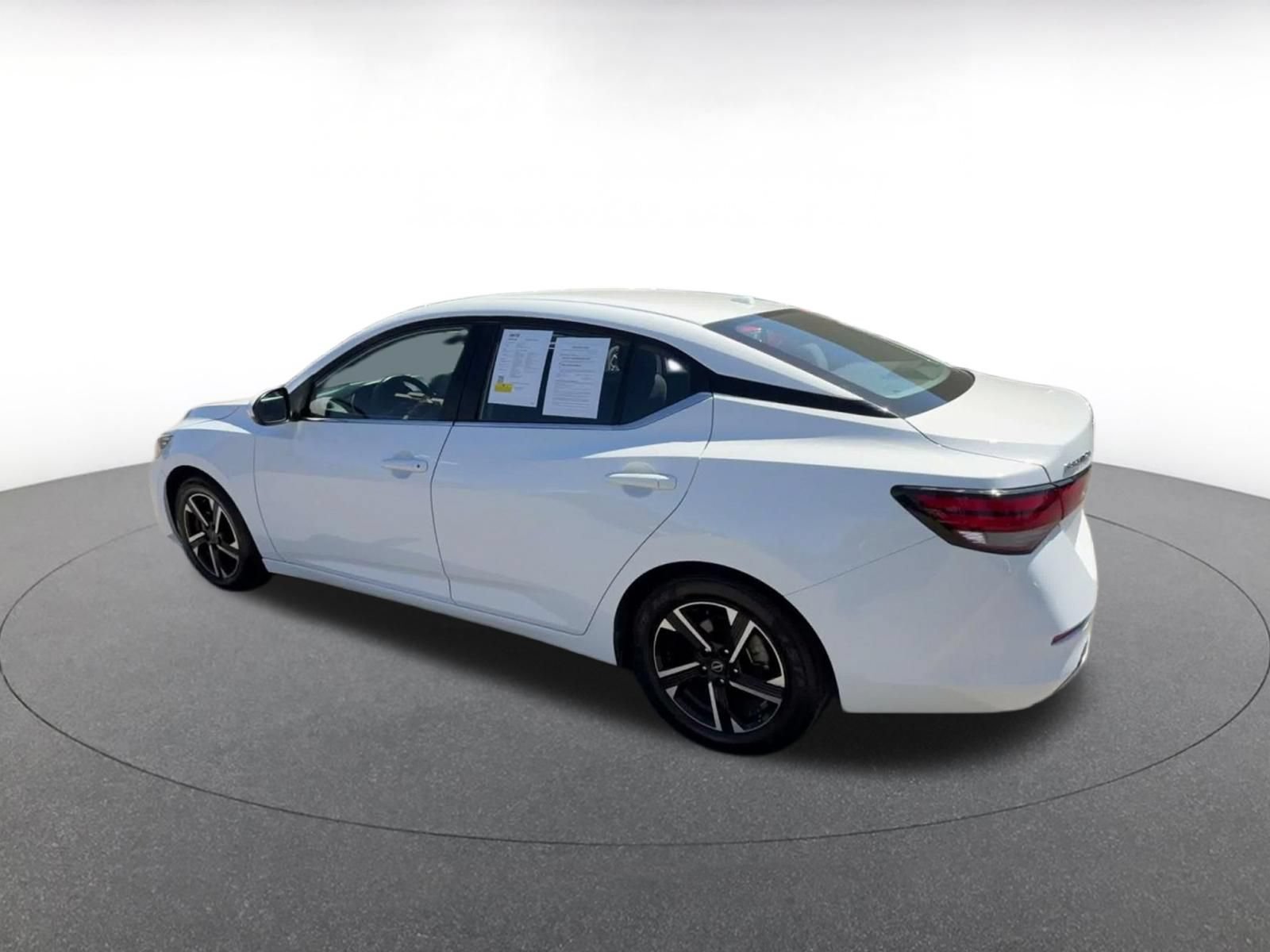 Used 2025 Nissan Sentra SV FWD image 9