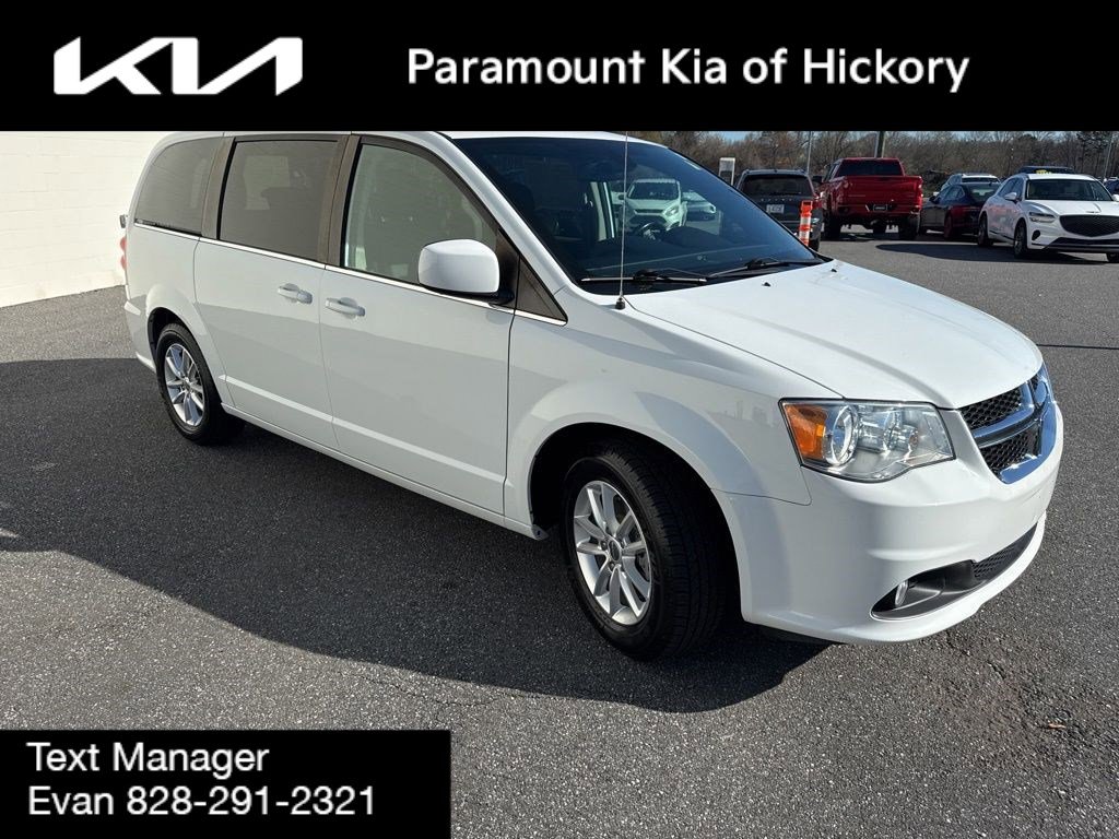 Used 2019 Dodge Grand Caravan SXT image 3