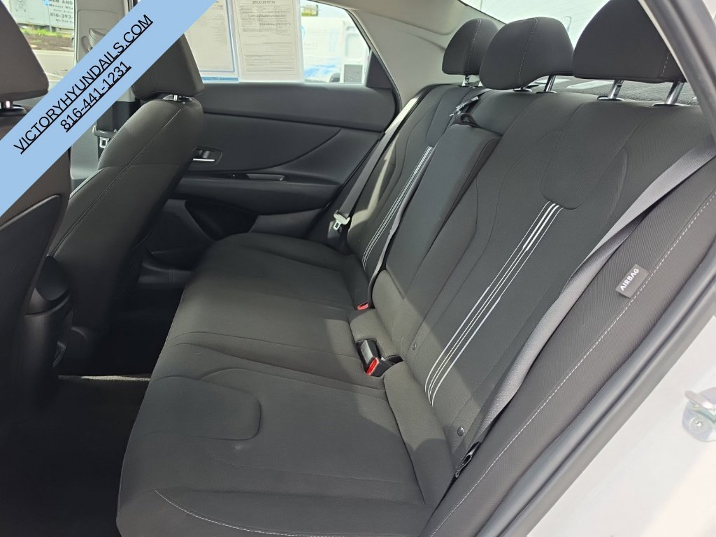 Used 2025 Hyundai Elantra SEL FWD image 27