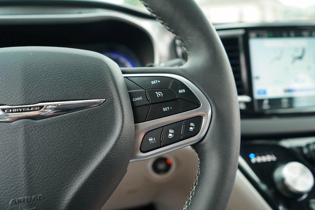 Used 2024 Chrysler Pacifica Touring-L FWD image 29