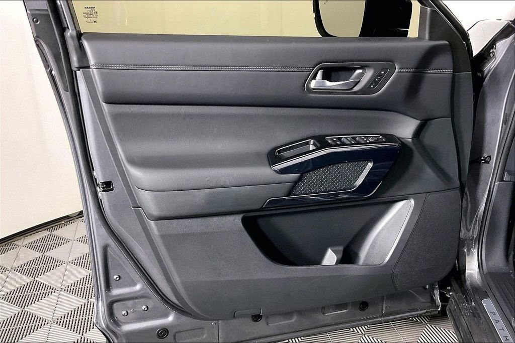 New 2026 Nissan Pathfinder Platinum w/ Cargo Package image 43