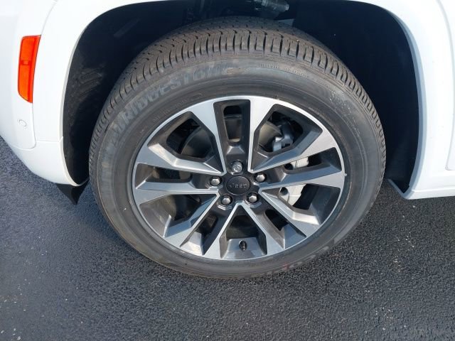 New 2025 Jeep Grand Cherokee Overland w/ Trailer Tow Package image 17