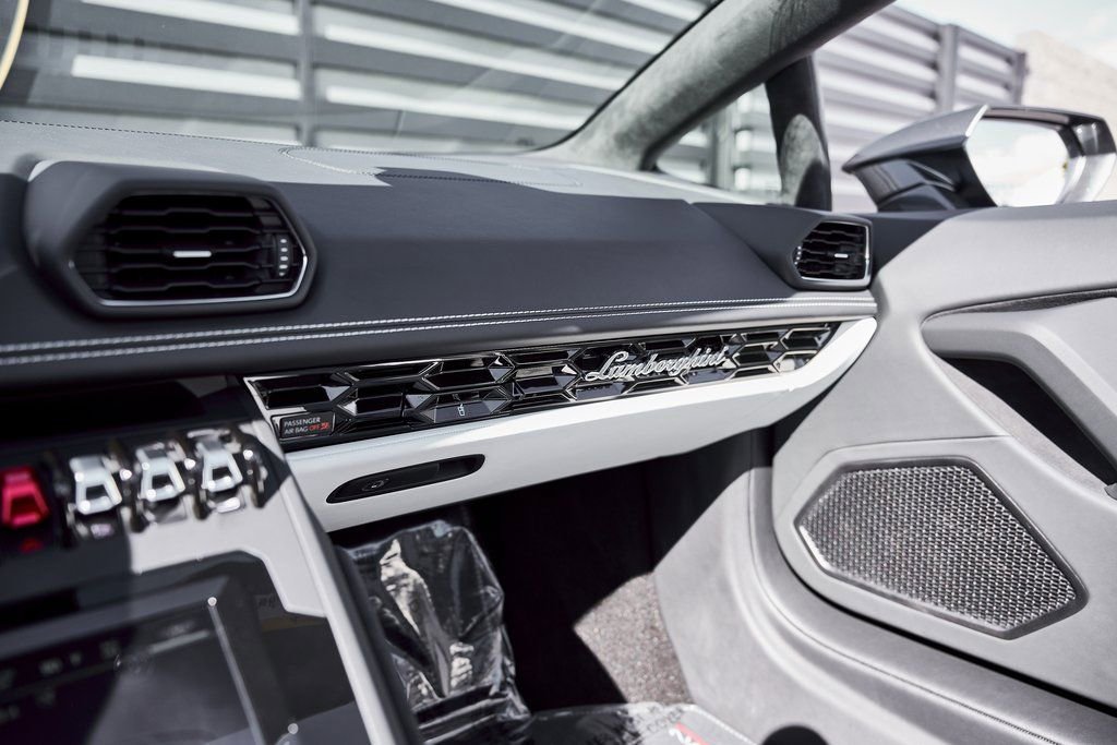 Used 2024 Lamborghini Huracan EVO image 73