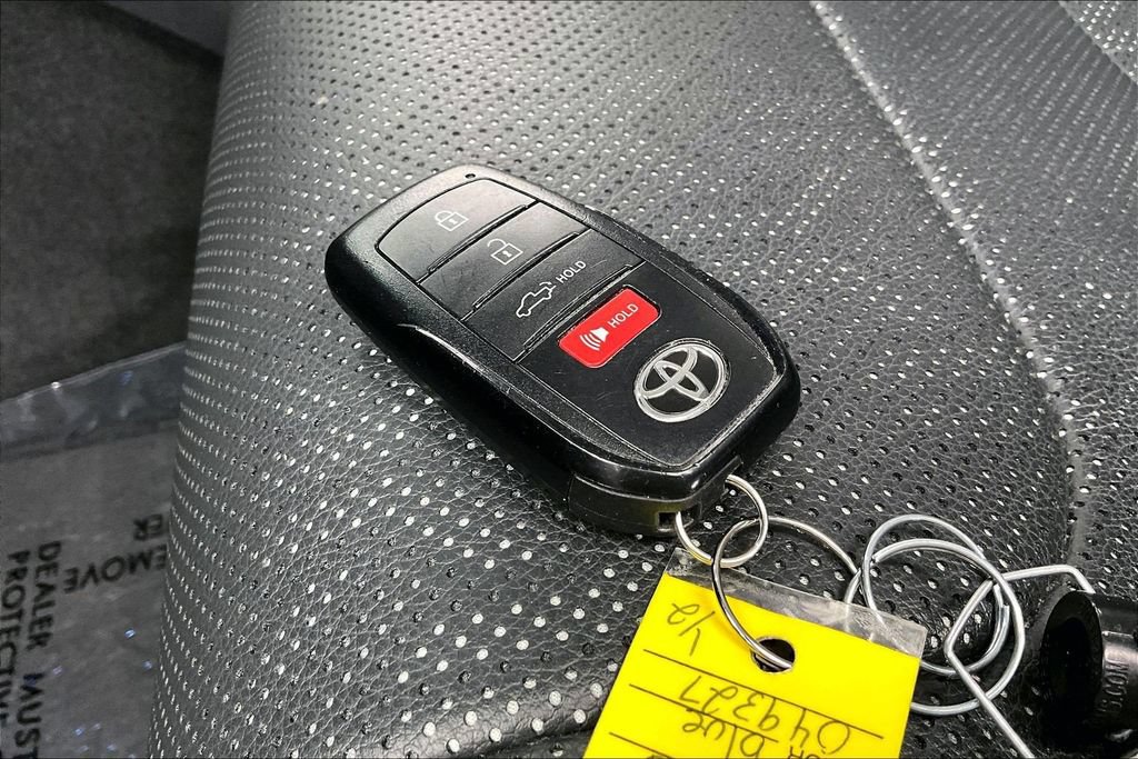 Used 2024 Toyota Tundra Limited AWD/4WD image 11