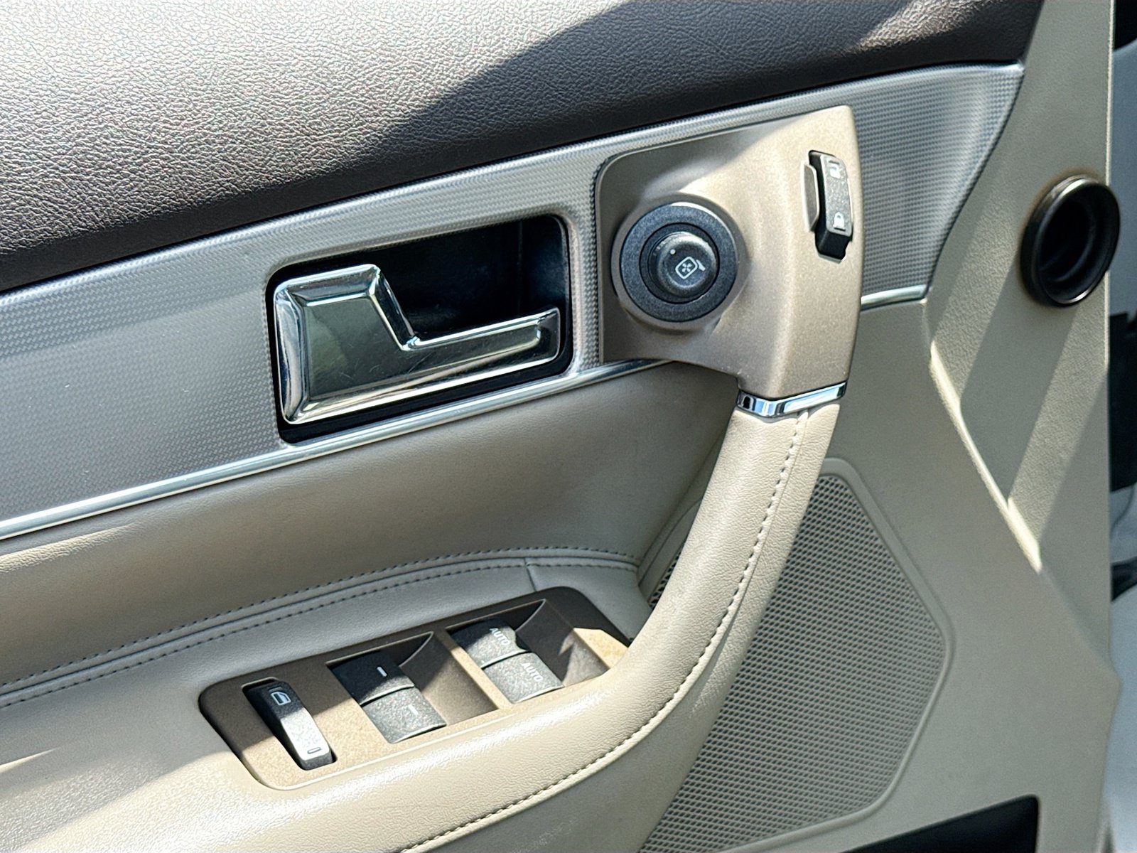 Used 2011 Lincoln MKX 2WD w/ 101A Rapid Spec Order Code image 8