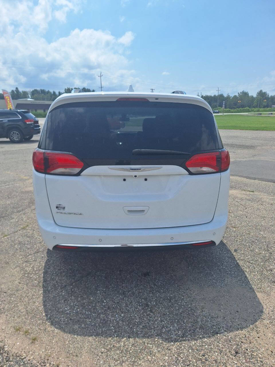 Used 2020 Chrysler Pacifica Touring-L image 5