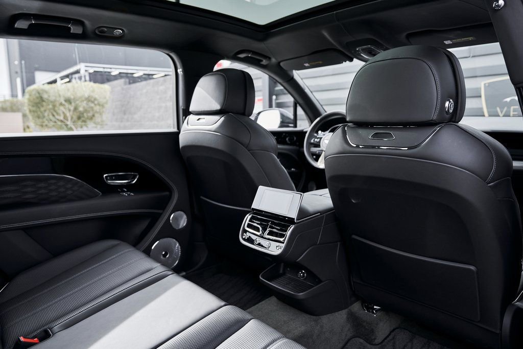 Used 2023 Bentley Bentayga Extended Wheelbase image 39