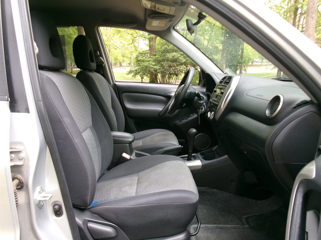 Used 2005 Toyota RAV4 2WD image 18