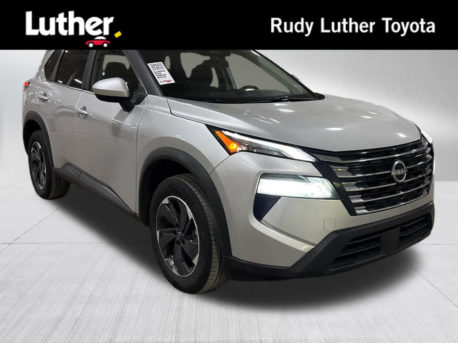 Used 2025 Nissan Rogue SV image 1