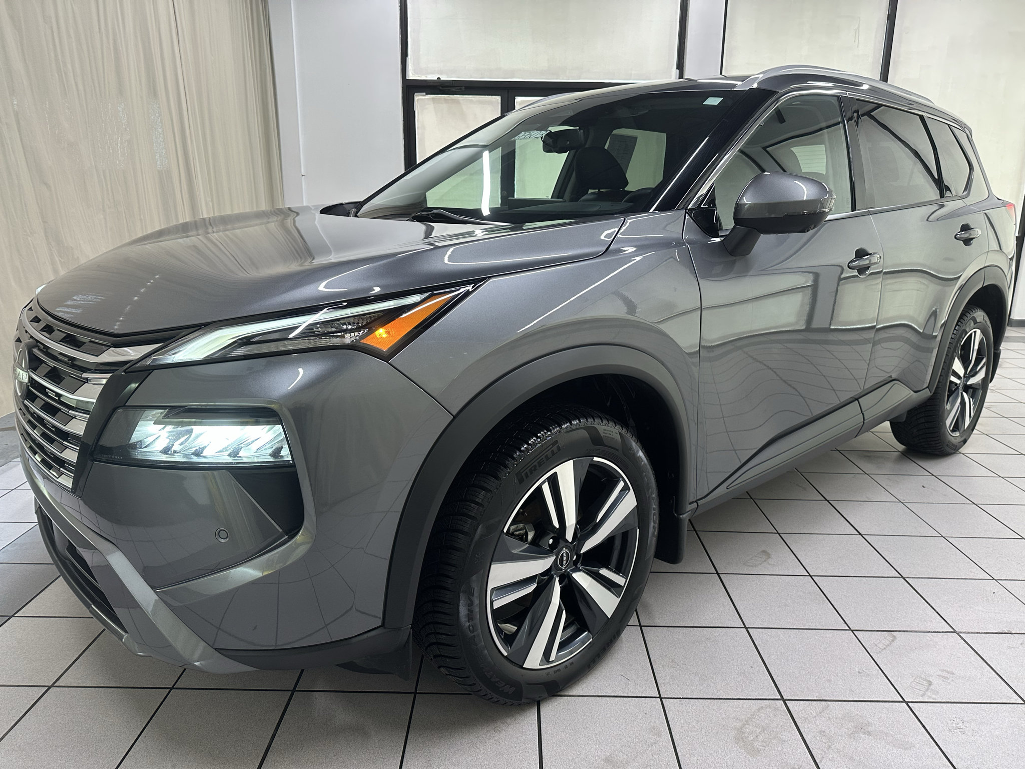 Used 2024 Nissan Rogue SL AWD/4WD image 13