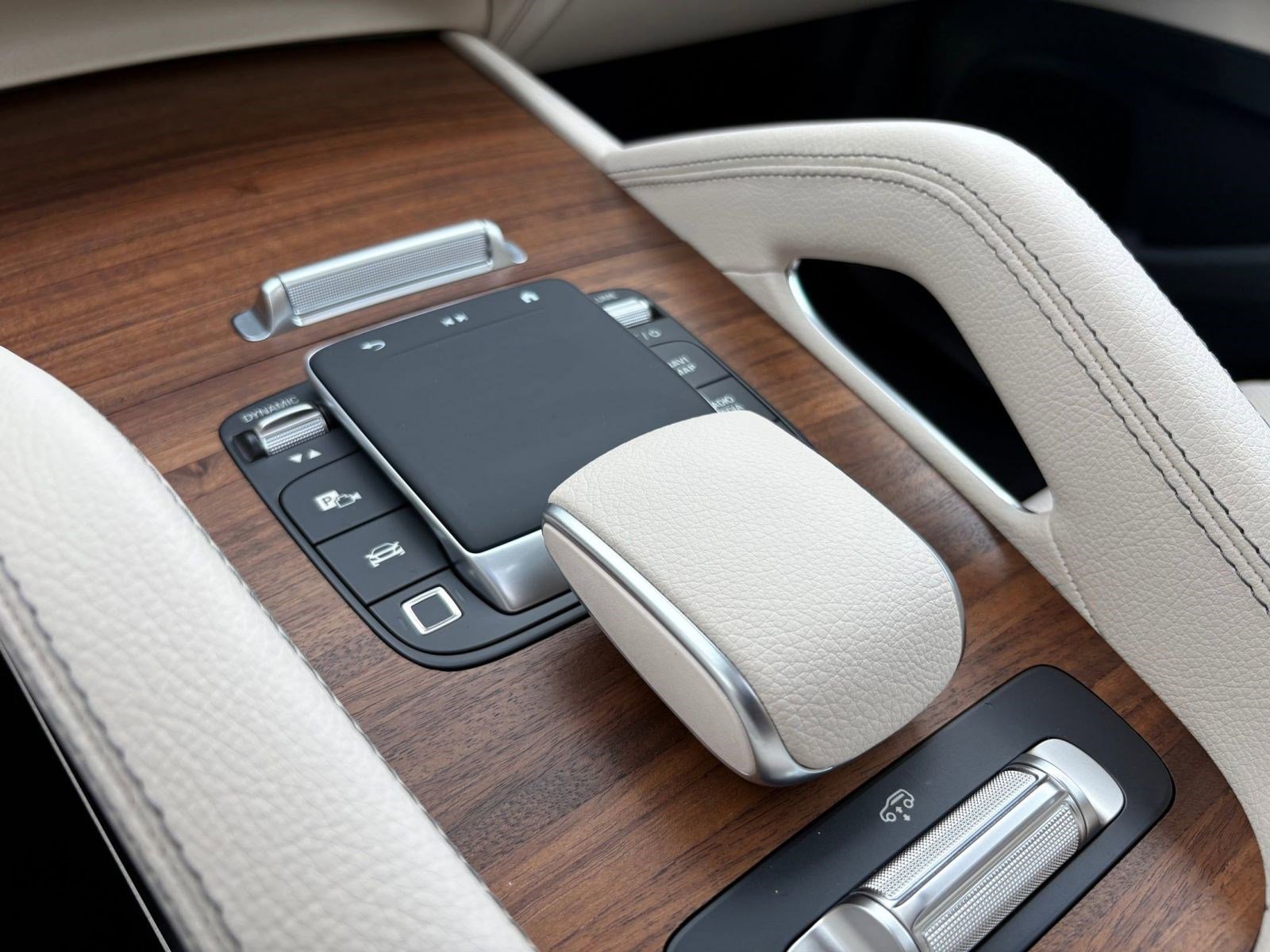 New 2026 Mercedes-Benz GLS 580 4MATIC image 17