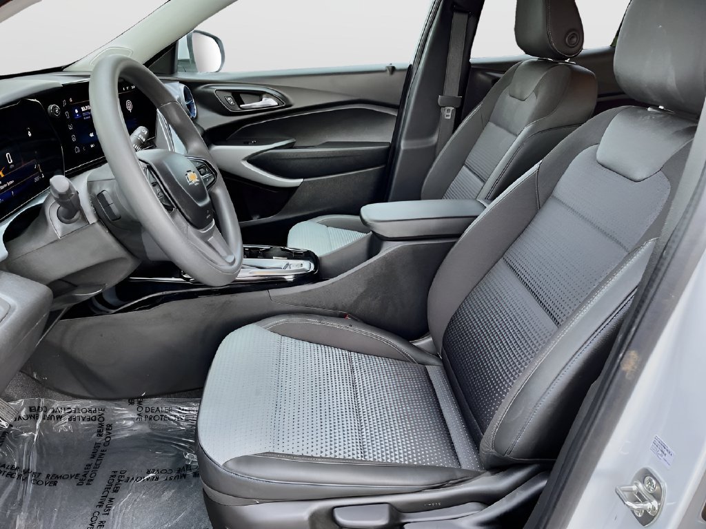 Used 2026 Chevrolet Trax LT FWD image 19