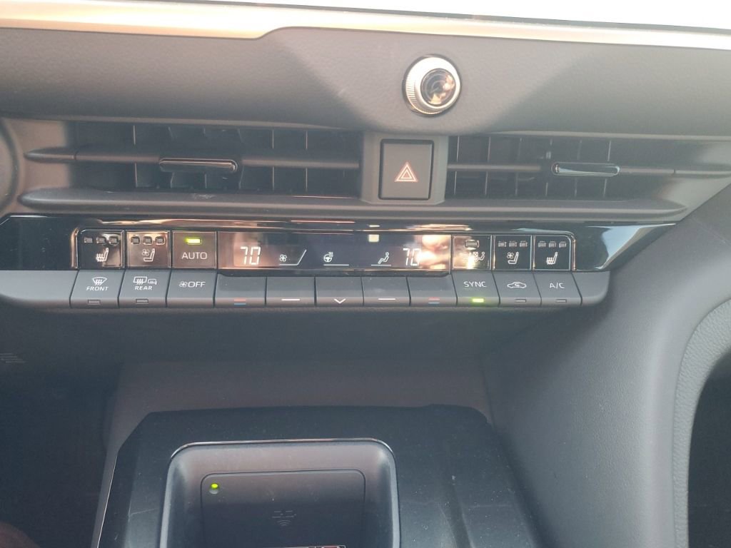 Used 2025 Toyota Crown Signia w/ Advanced Technology Package image 20