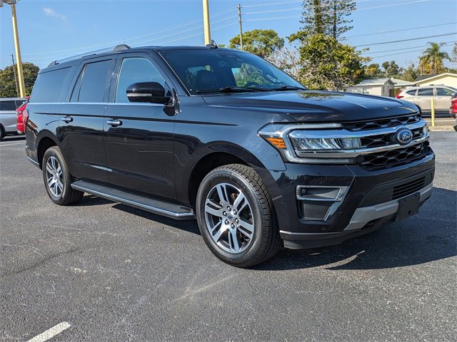 Used 2023 Ford Expedition Max Limited image 3