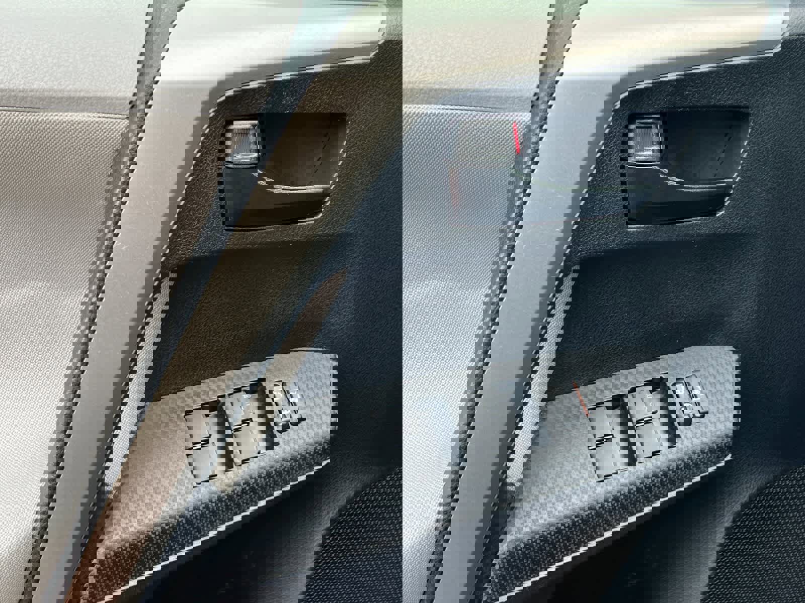 Used 2013 Toyota RAV4 LE image 13