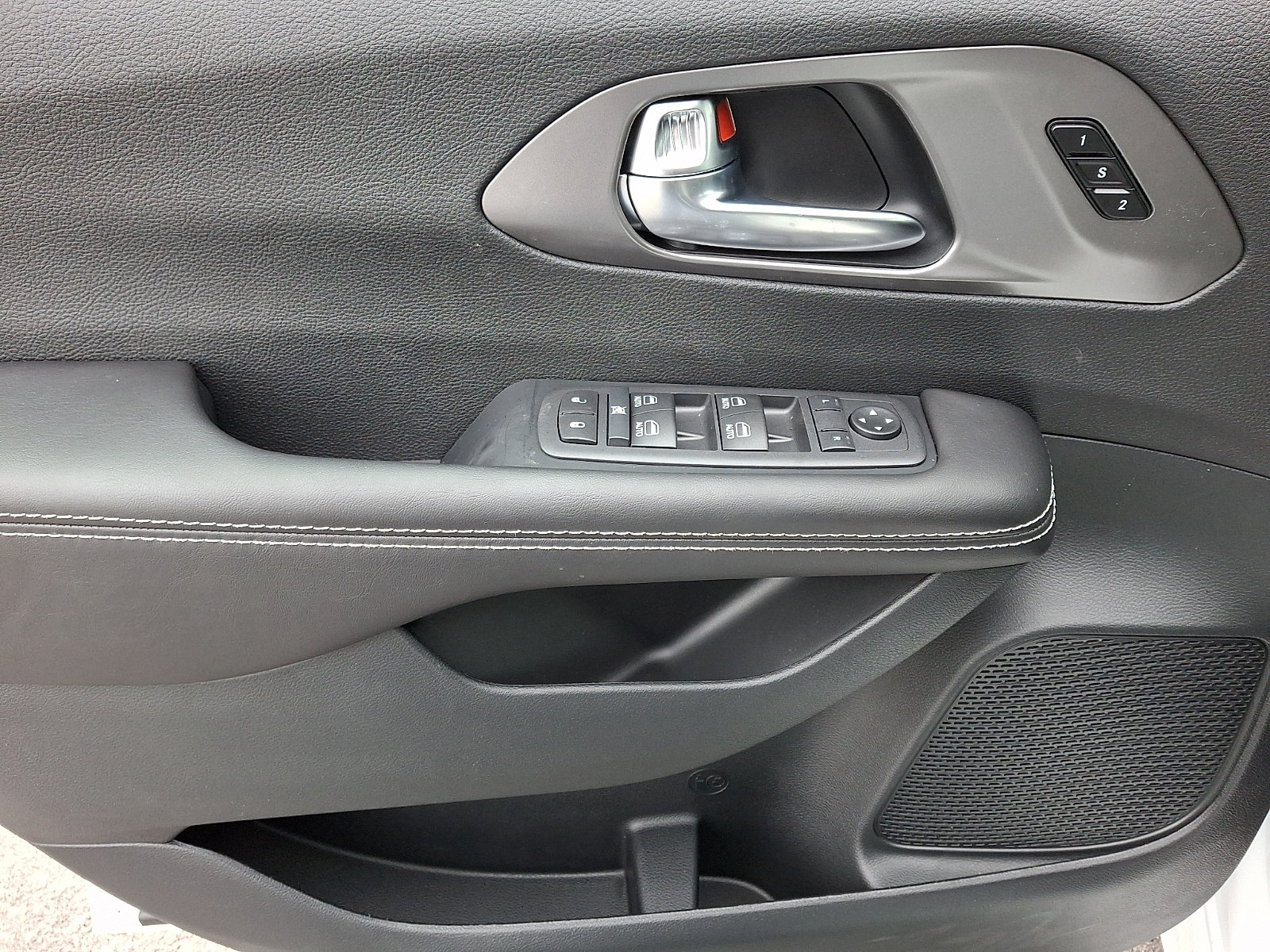 New 2026 Chrysler Pacifica Select FWD image 8