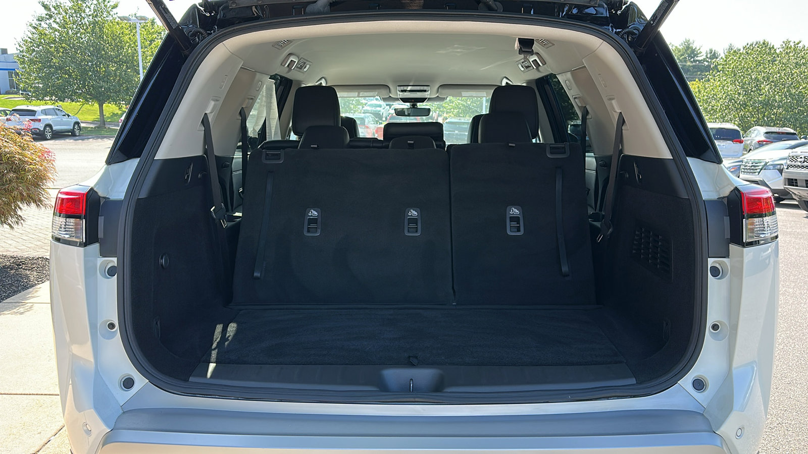 Certified 2024 Nissan Pathfinder SL w/ Black Appearance Package image 6