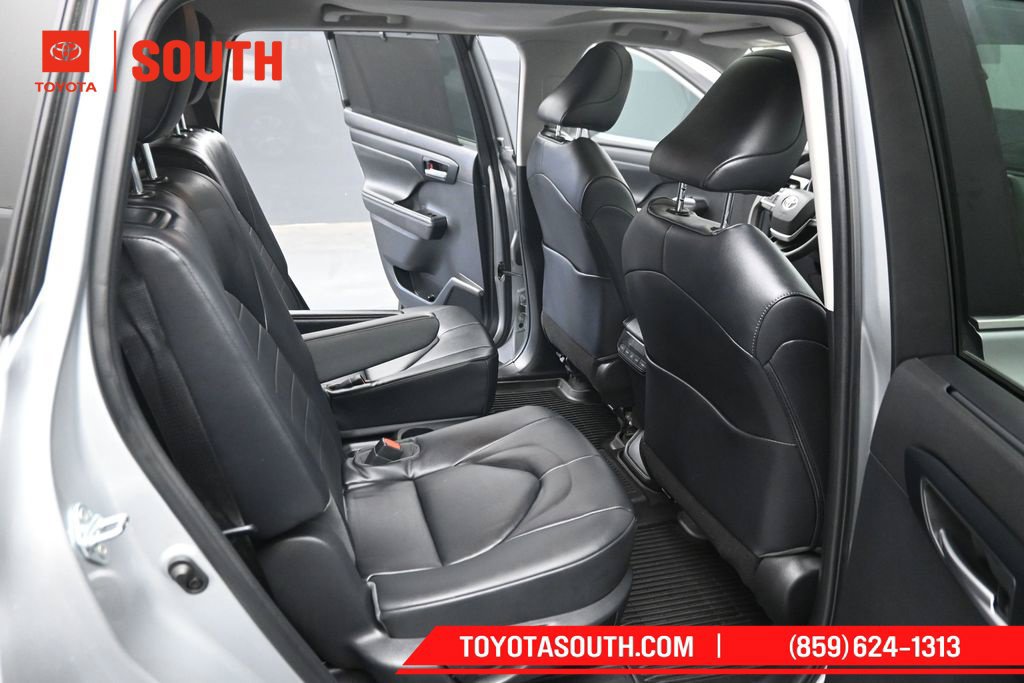 Used 2023 Toyota Highlander XLE AWD/4WD image 34