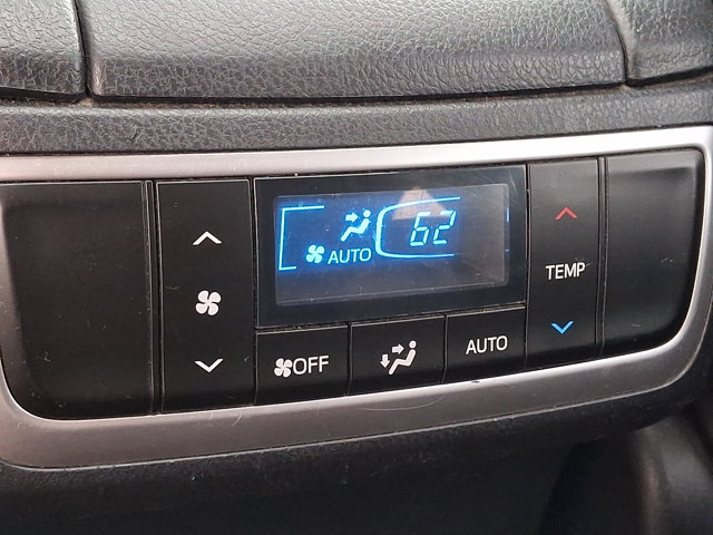 Used 2019 Toyota Highlander XLE AWD/4WD image 12