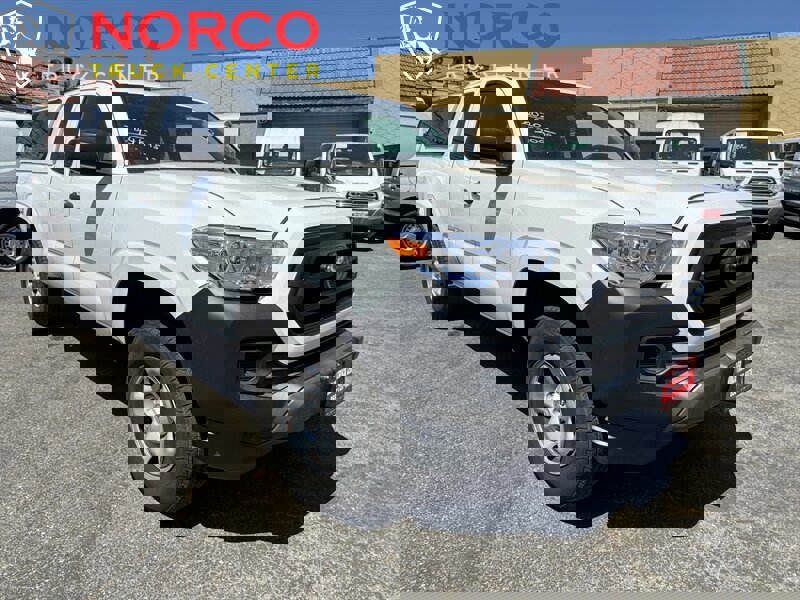 Used 2020 Toyota Tacoma SR image 3