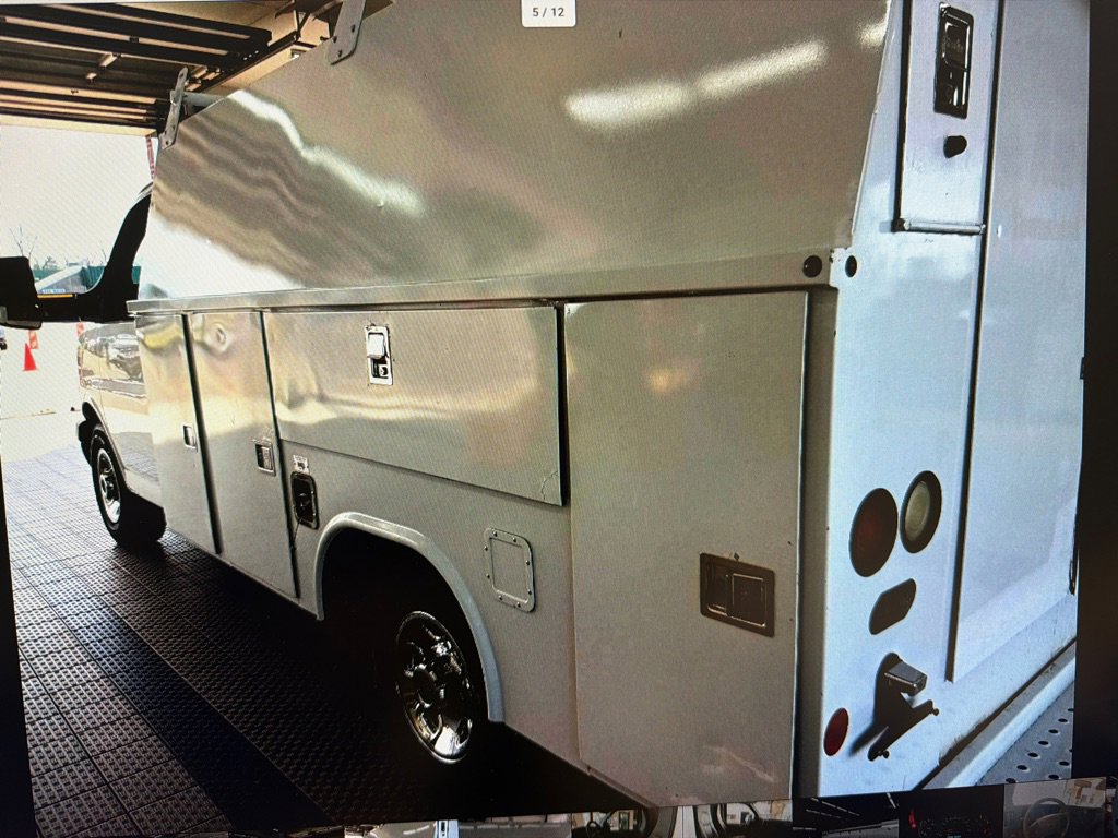 Used 2015 GMC Savana 3500 RWD image 5