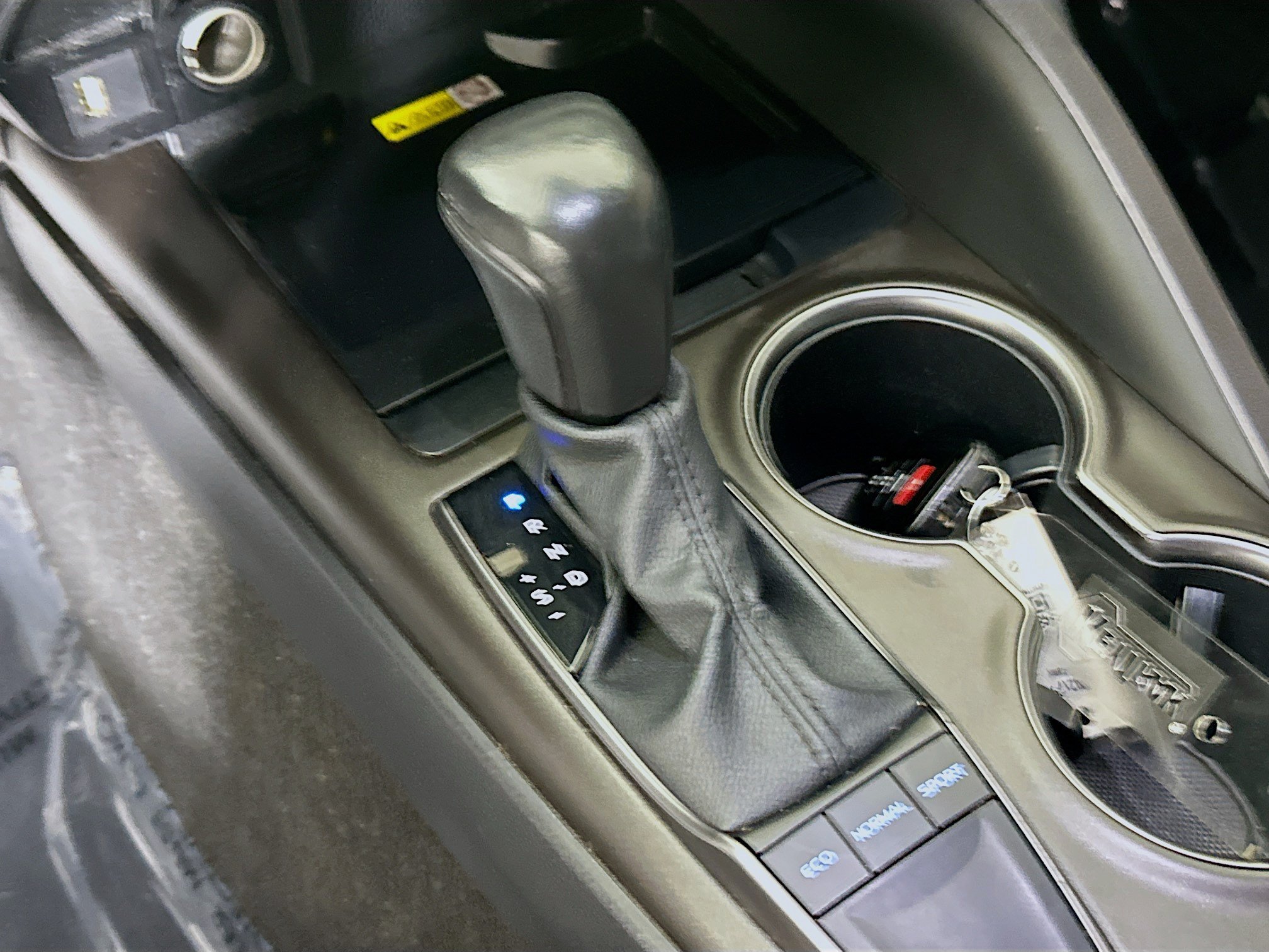 Used 2023 Toyota Camry SE w/ Cold Weather Package FWD image 21