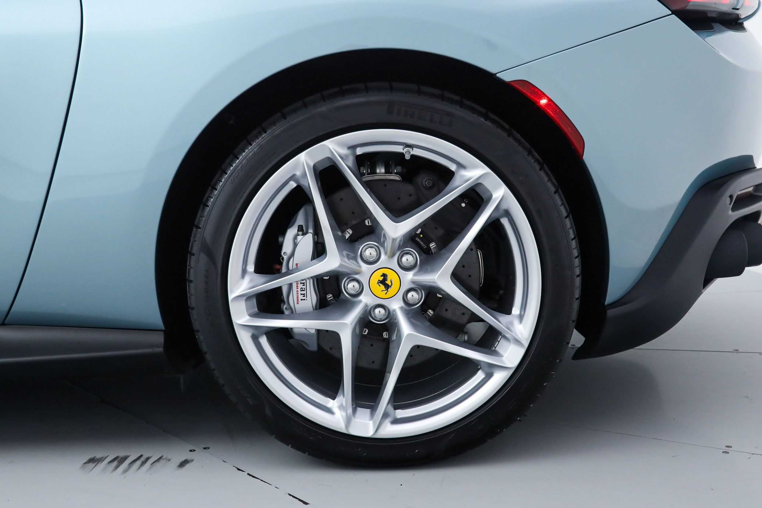 Certified 2025 Ferrari Roma Spider RWD image 42