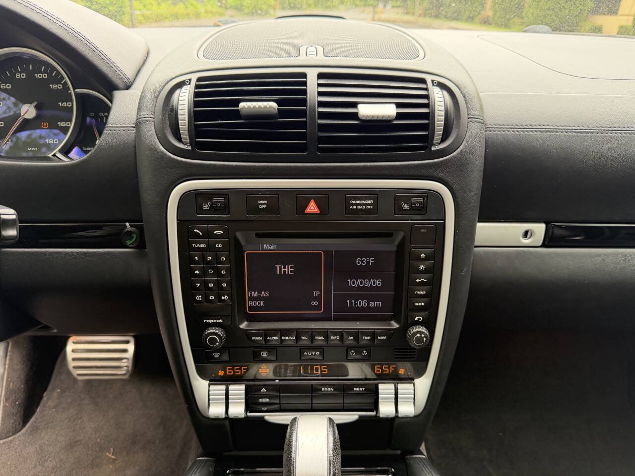 Used 2008 Porsche Cayenne Turbo AWD/4WD image 17